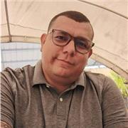 Profesor de lenguaje castellano, colombiano y con disposición para la enseñanza